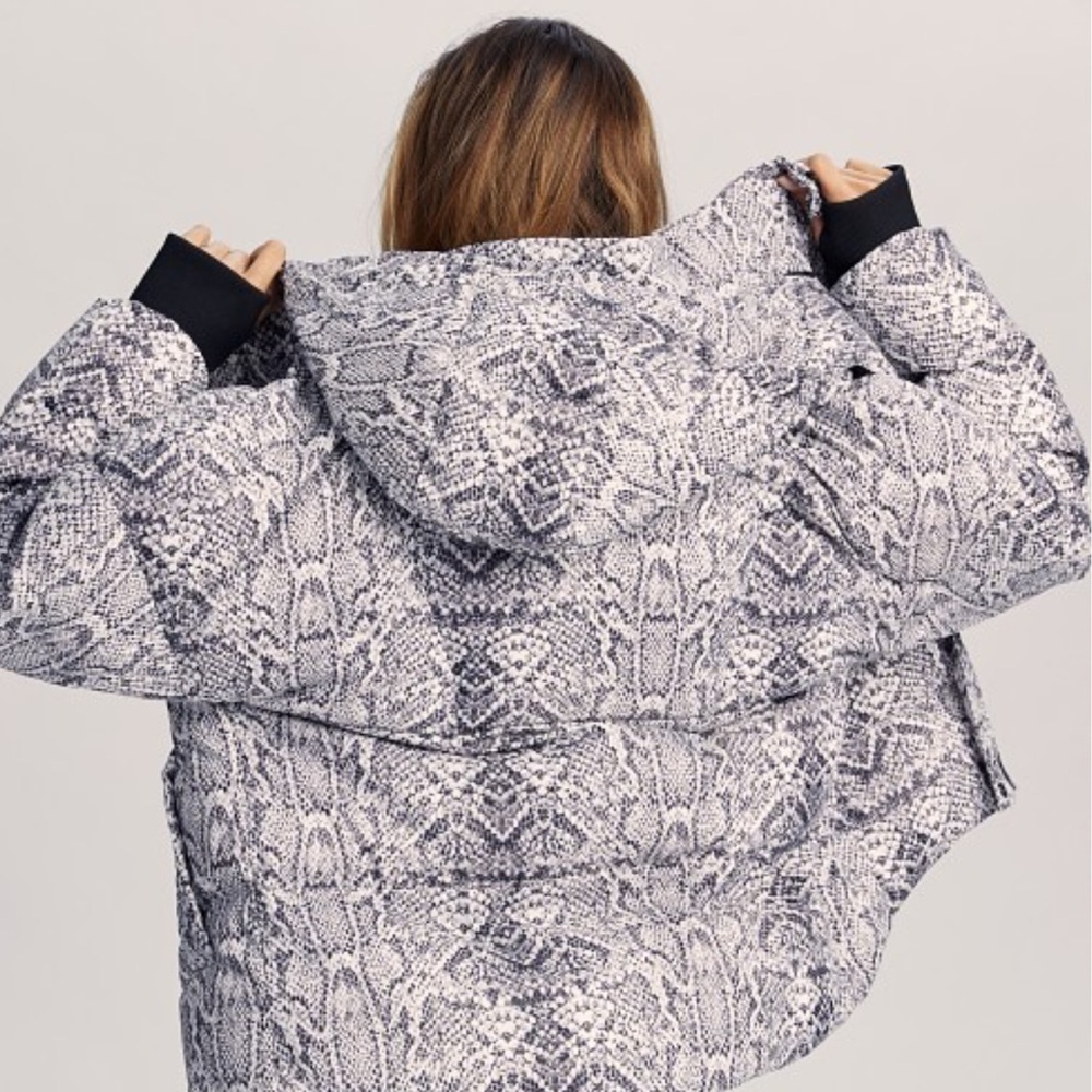 Varley Winter Jacket - image 6